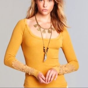 FREE PEOPLE Synergy cuff thermal in MUSTARD